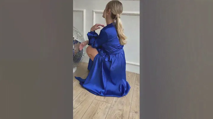 ШЕЛКОВОЕ ПЛАТЬЕ-МИДИ С ПОЯСОМ И РАЗРЕЗОМ НА НОГЕ В СИНЕМ ЦВЕТЕ berezka shop